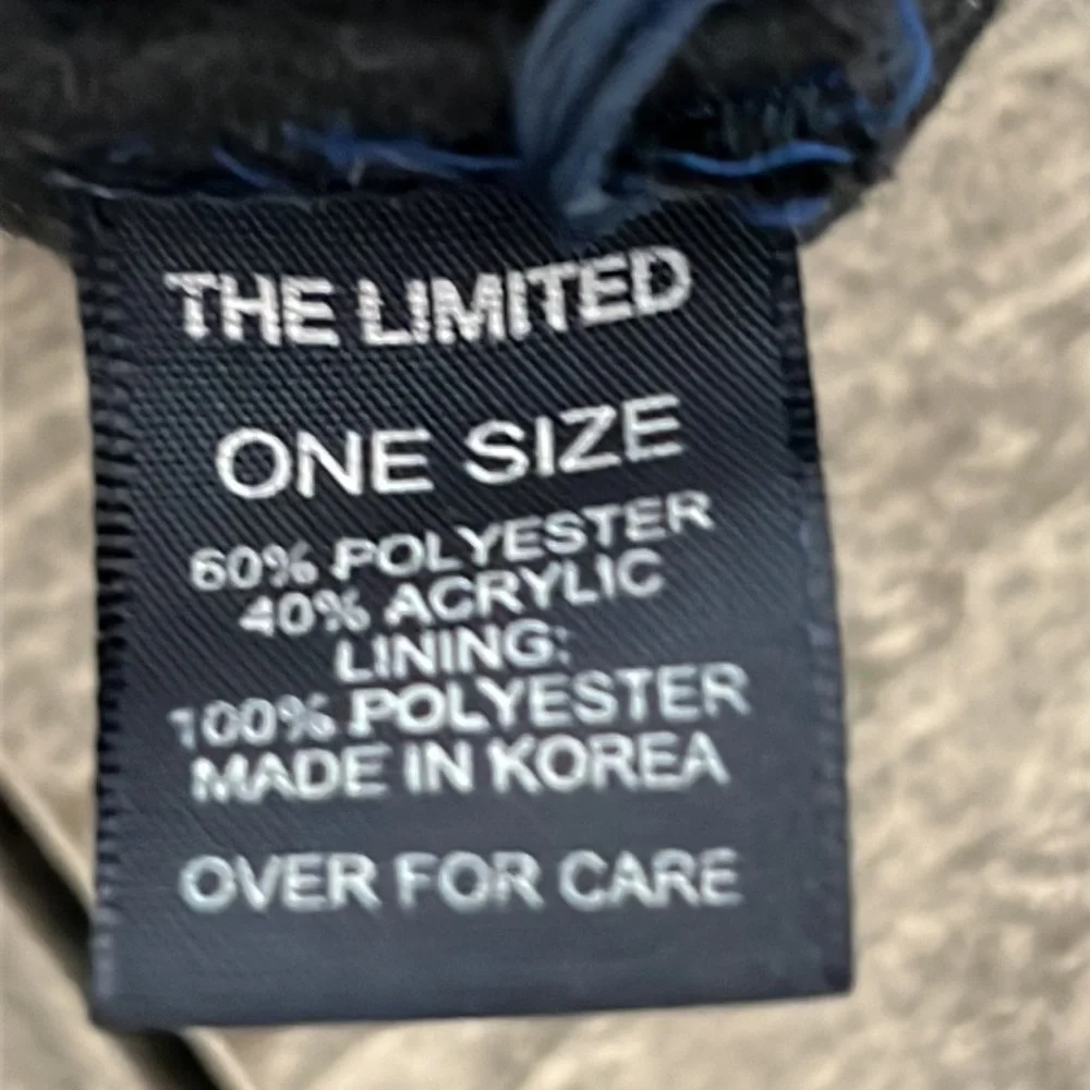 The Limited One size fits all mittens